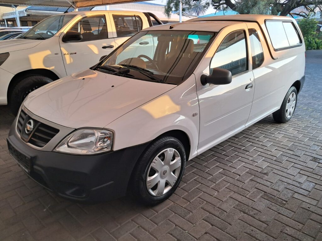 Nissan NP200 1.6i Safety Pack